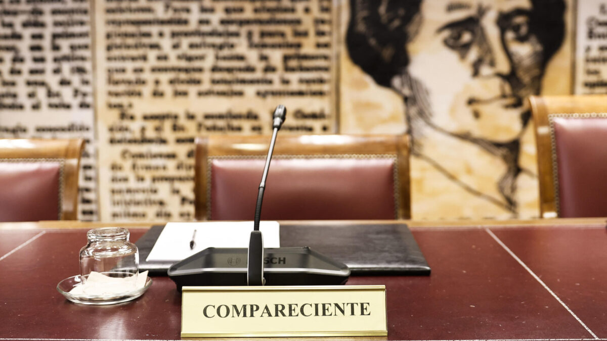 MADRID (ESPAÑA), 17/08/2026.- Vista de la silla vacía reservada para el ministro de Exteriores, José Manuel Albares en la Comisión de Asuntos Exteriores, Unión Europea y Cooperación del Senado para informar este lunes de la acción exterior del Estado en el marco de la crisis migratoria de Ceuta. EFE/ Sergio Pérez