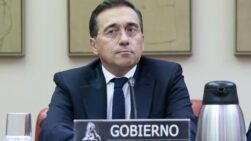 MADRID, 28/08/2026.- El ministro de Asuntos Exteriores, José Manuel Albares, comparece a petición propia en el Congreso para informar sobre la actuación de su departamento en la crisis migratoria de Ceuta, este viernes. EFE/ Chema Moya