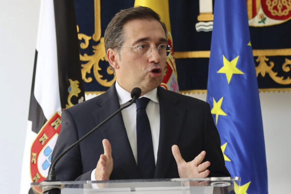CEUTA, 11/08/2026.- El ministro de Asuntos Exteriores, Unión Europea y Cooperación, José Manuel Albares, durante su comparecencia ante los medios tras reunirse con el presidente de Ceuta, Juan Jesús Vivas, este martes en Ceuta. EFE/ Reduan