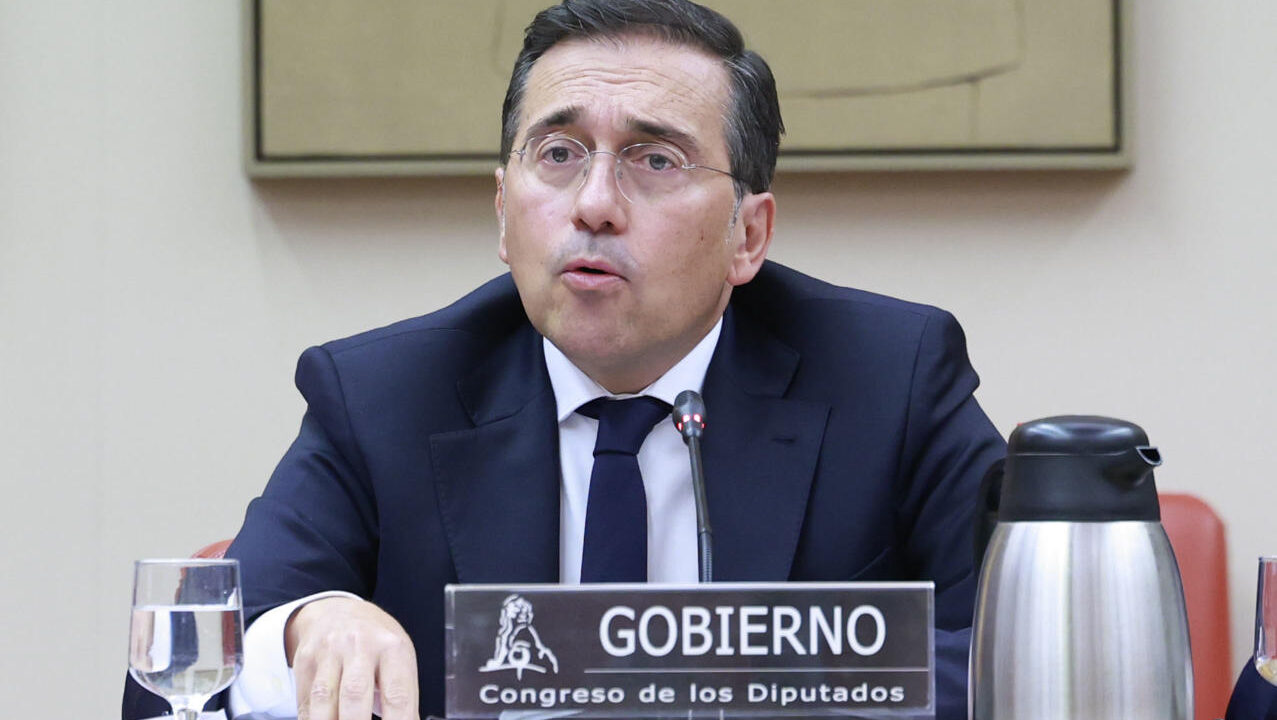 MADRID, 28/08/2026.- El ministro de Asuntos Exteriores, José Manuel Albares, comparece a petición propia en el Congreso para informar sobre la actuación de su departamento en la crisis migratoria de Ceuta, este viernes. EFE/ Chema Moya