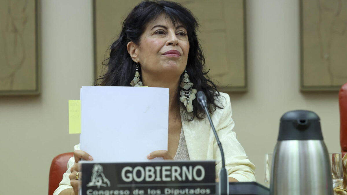 MADRID, 31/08/2026.- La ministra de Igualdad, Ana Redondo, comparece para informar de la gestión tras la entrada masiva de los 30 y 31 de julio en Ceuta este lunes, en el Congreso. EFE/ Kiko Huesca