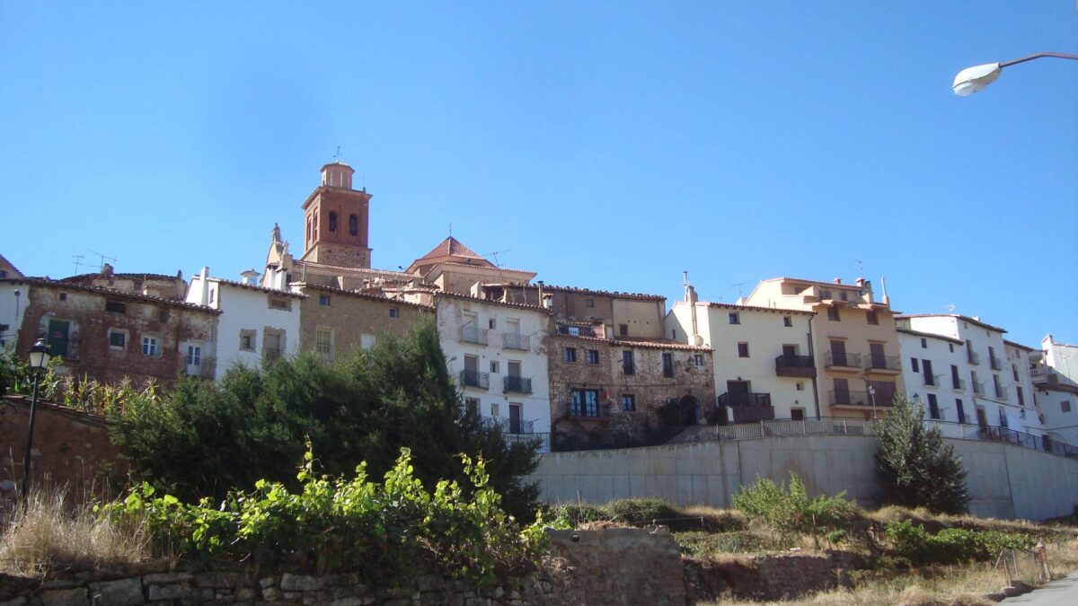 Arcos de las Salinas - Sociedad