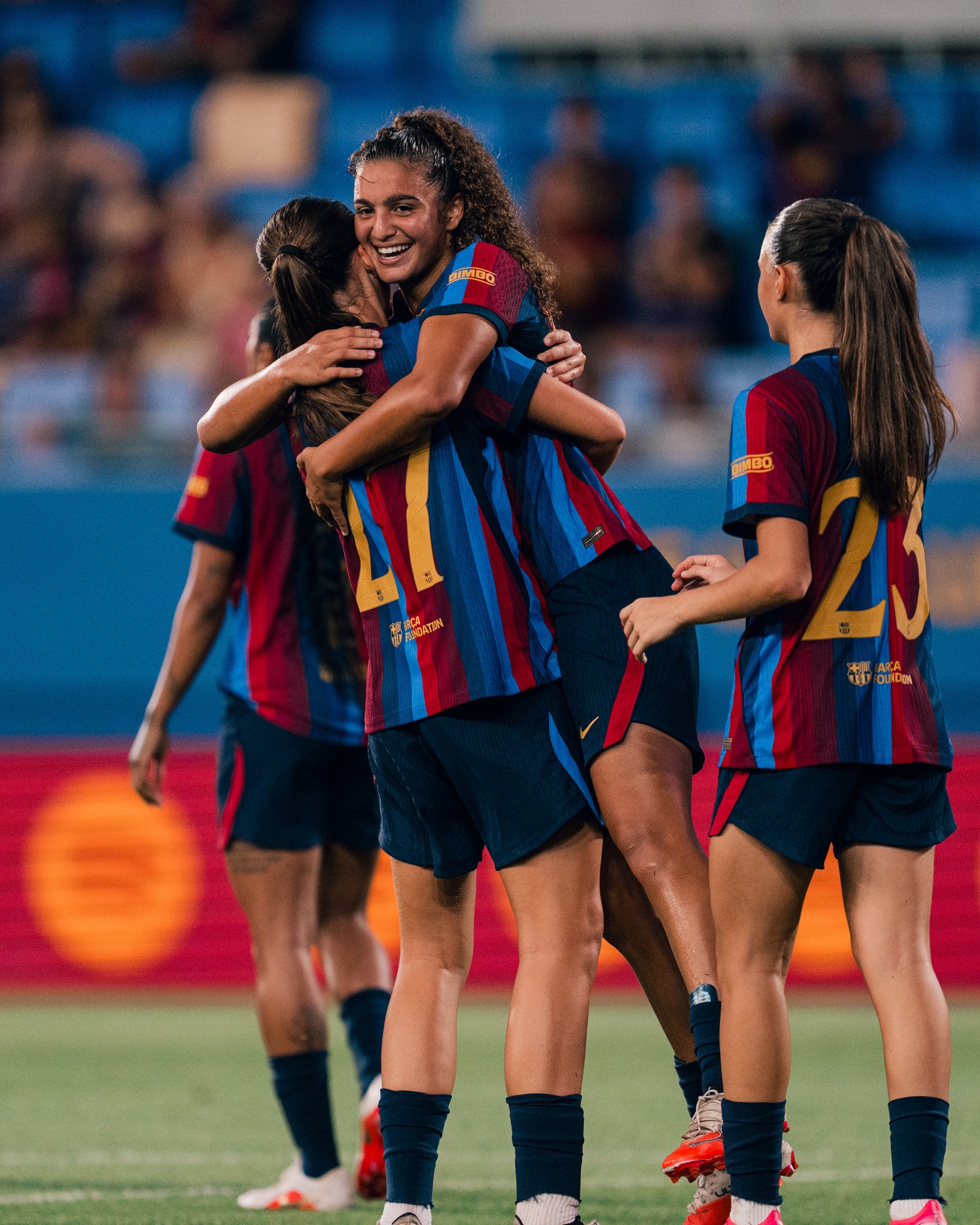 Las jugadoras del Barça celebrando uno de los goles ante Montpellier