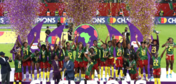 Las jugadoras de la selección de Camerún celebra