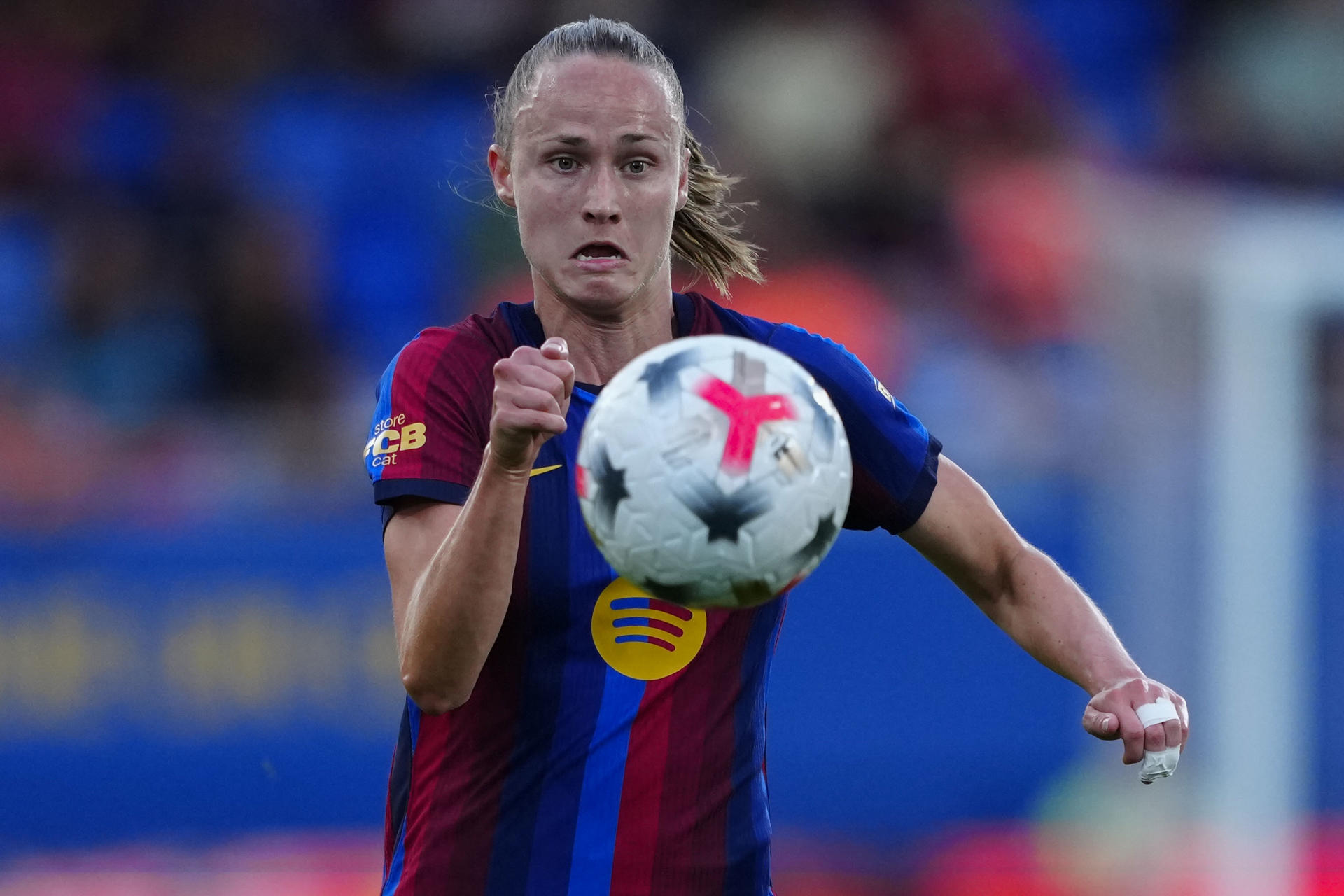 BARCELONA, 21/08/2028.- La delantera del Barcelona Caroline Graham Hansen, durante el partido del trofeo Joan Gamper que FC Barcelona y Brighton disputan este viernes en el estadio Johan Cruyff. EFE/Alejandro García