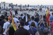 CEUTA, 28/08/2026.- Protestas en Ceuta contra la crisis migratoria este viernes en la playa de El Trampolín. EFE/Reduan