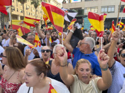 CEUTA, 09/08/2026.- Miles de ceutíes han salido este domingo a la calle en una multitudinaria manifestación para reclamar una respuesta ante la grave situación que atraviesa esta ciudad española situada en el norte de África tras la entrada masiva de migrantes el pasado 30 de julio. EFE/Reduan