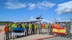 La llegada de los cuatro EF-18M a la Base aérea de Amari