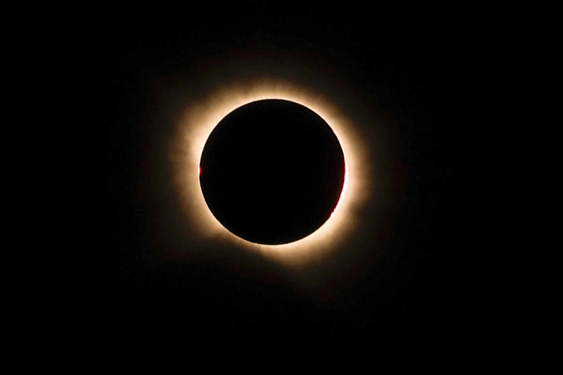 Efectos secundarios del eclipse: cómo saber si se ha dañado la retina Efectos secundarios del eclipse: cómo saber si se ha dañado la retina