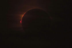 BANYALBUFAR (MALLORCA), 12/08/2026.- Vista del eclipse solar desde la localidad mallorquina de Banyalbufar, este miércoles. EFE/CATI CLADERA