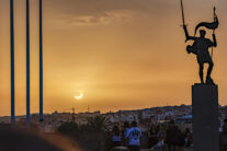 MELILLA, 12/08/2026.- Eclipse solar visto este miércoles en Melilla. EFE/Giner