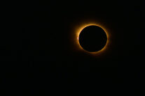 PALMA, 12/08/2026.- Eclipse solar visto este miércoles desde El Arenal, en la bahía de Palma, Baleares. EFE/Miquel A. Borrás