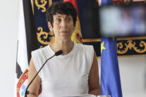 CEUTA, 17/08/2026.- Comparece la ministra de Inclusión, Seguridad Social y Migraciones y portavoz del Gobierno, Elma Saiz, ante los medios este lunes en la sede de la delegación del gobierno en Ceuta. EFE/Reduan