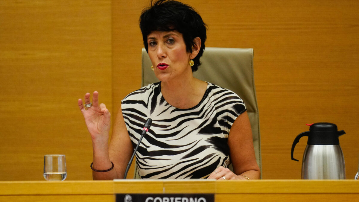 MADRID, 28/08/2026.- La ministra de Inclusión, Seguridad Social y Migraciones, Elma Saiz, comparece ante la comisión del ramo del Congreso de los Diputados para informar de la gestión migratoria tras la entrada masiva de los 30 y 31 de julio en Ceuta. EFE/ Borja Sanchez-trillo