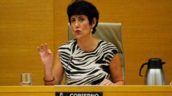 MADRID, 28/08/2026.- La ministra de Inclusión, Seguridad Social y Migraciones, Elma Saiz, comparece ante la comisión del ramo del Congreso de los Diputados para informar de la gestión migratoria tras la entrada masiva de los 30 y 31 de julio en Ceuta. EFE/ Borja Sanchez-trillo
