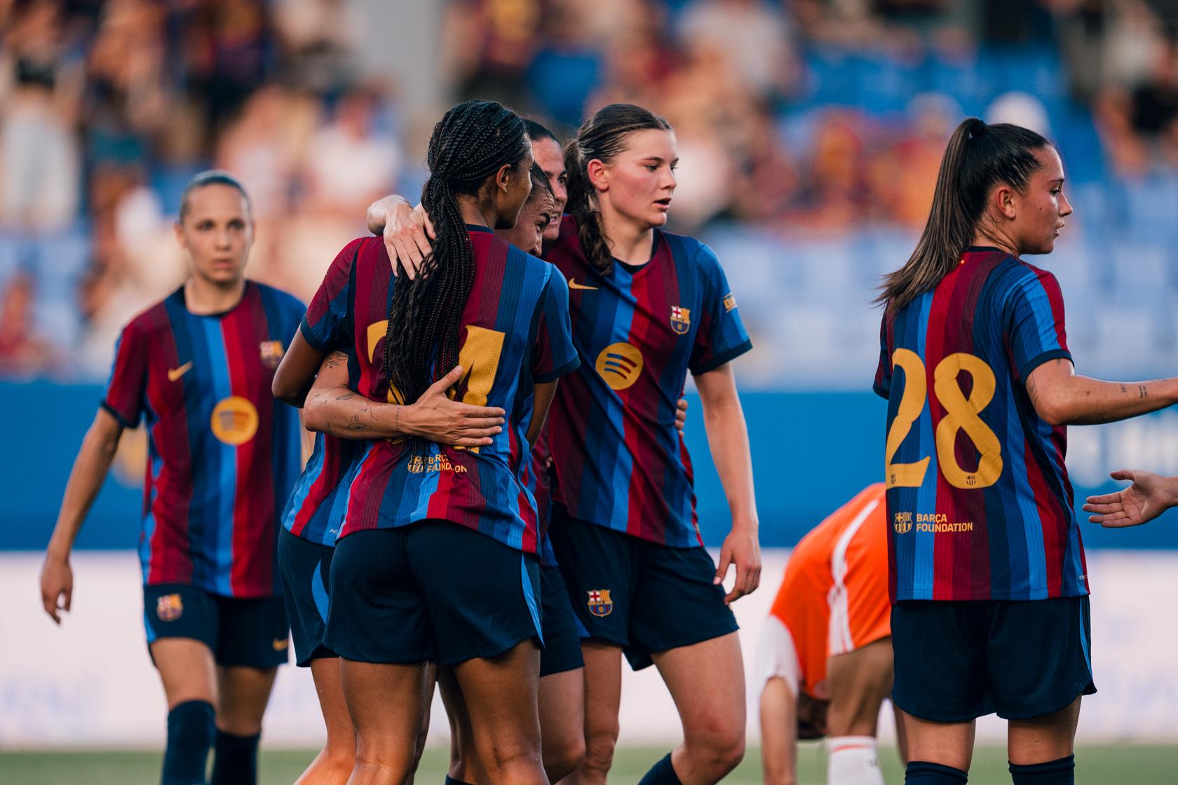 Las jugadoras del FC Barcelona celebrando el gol de Patri Guijarro ante Montpellier