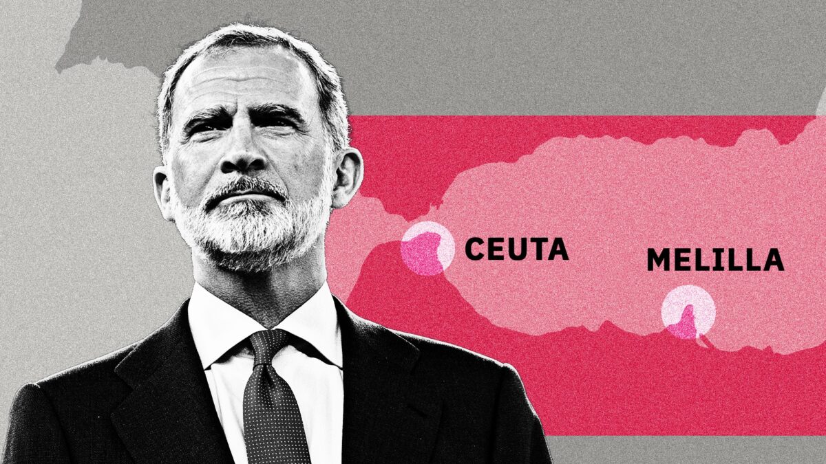 Felipe VI, con Ceuta y Melilla detrás