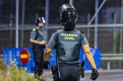 MELILLA, 01/08/2026.- La tranquilidad ha vuelto a la valla fronteriza de Melilla tras una noche, la segunda consecutiva, de presión migratoria en diferentes puntos del perímetro y entradas irregulares que aún no han sido cuantificadas de forma oficial y que provocaron un gran trasiego de patrullas y uso de material antidisturbios para repelerlos. EFE/Giner
