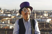 El mago Juan Tamariz presenta su espectáculo "Magia potagia y más".