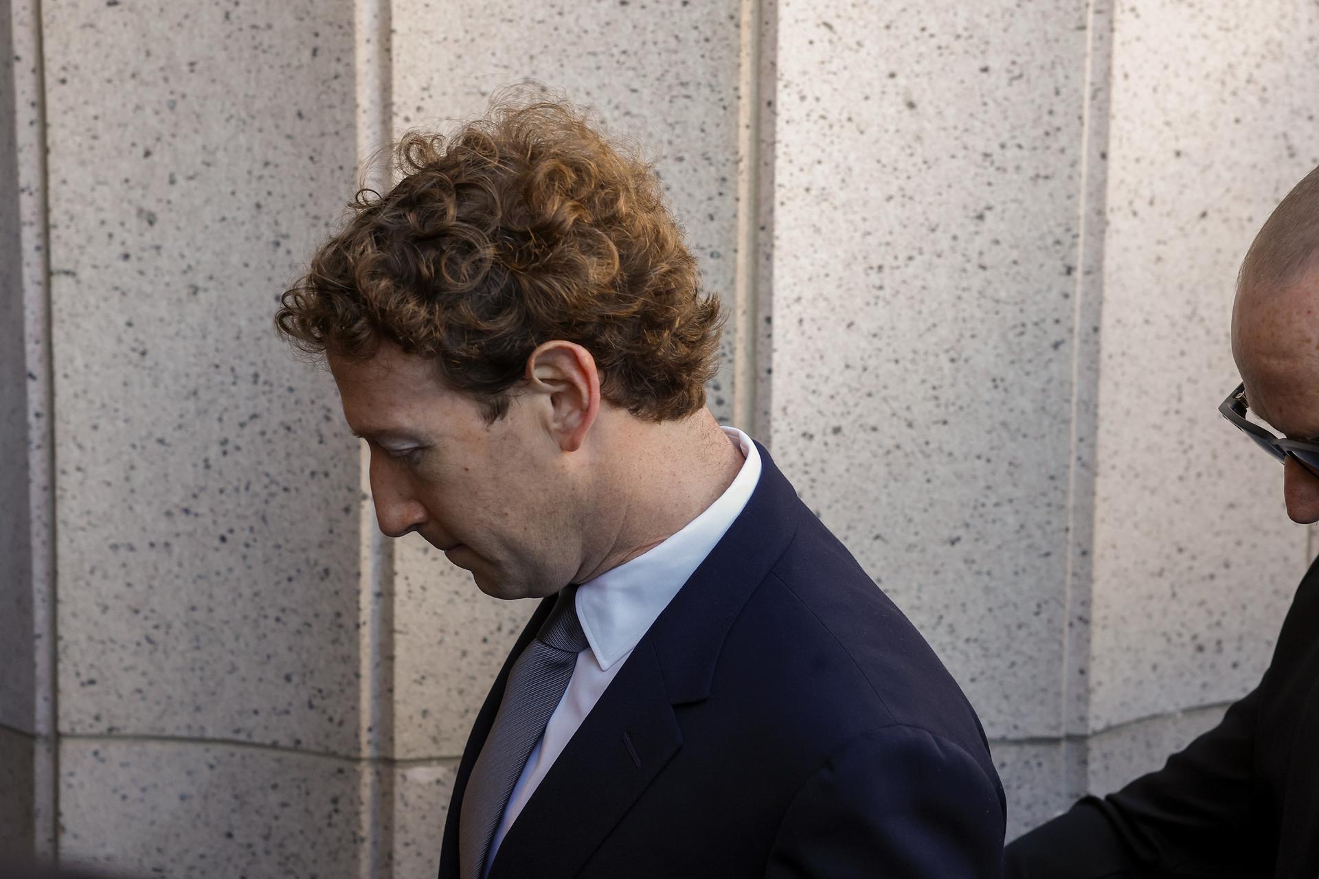 Los Angeles (United States), 18/02/2026.- Mark Zuckerberg, Chief Executive Officer of Meta Platforms, arrives for a court appearance at the Los Angeles County Superior Court in downtown Los Angeles, California, USA, 18 February 2026. Zuckerberg appeared in connection with a civil lawsuit alleging that Meta's social media platforms engaged in anti-competitive practices contributing to mental health harms among minors. EFE/EPA/CHRIS TORRES