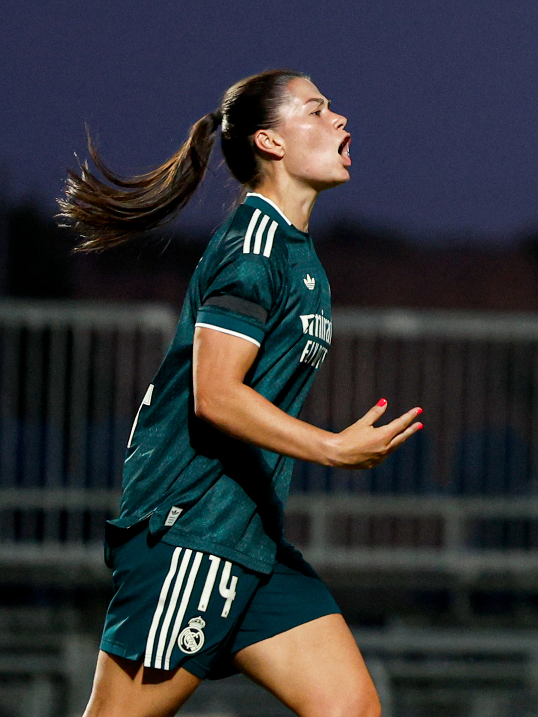 María Méndez celebrando su gol ante el Madrid CFF en el primer partido de pretemporada del Real Madrid