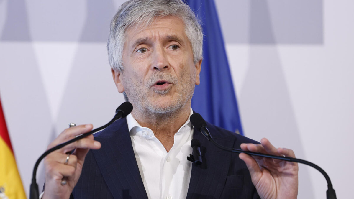 MADRID, 04/08/2026.- El ministro del Interior, Fernando Grande-Marlaska, durante la rueda de prensa que ha ofrecido este martes en Madrid tras asistir a la reunión del consejo extraordinario de ministros del Interior de la UE celebrada de manera telemática, para analizar la situación tras la crisis migratoria ocurrida en Ceuta la pasada semana. EFE/ Chema Moya