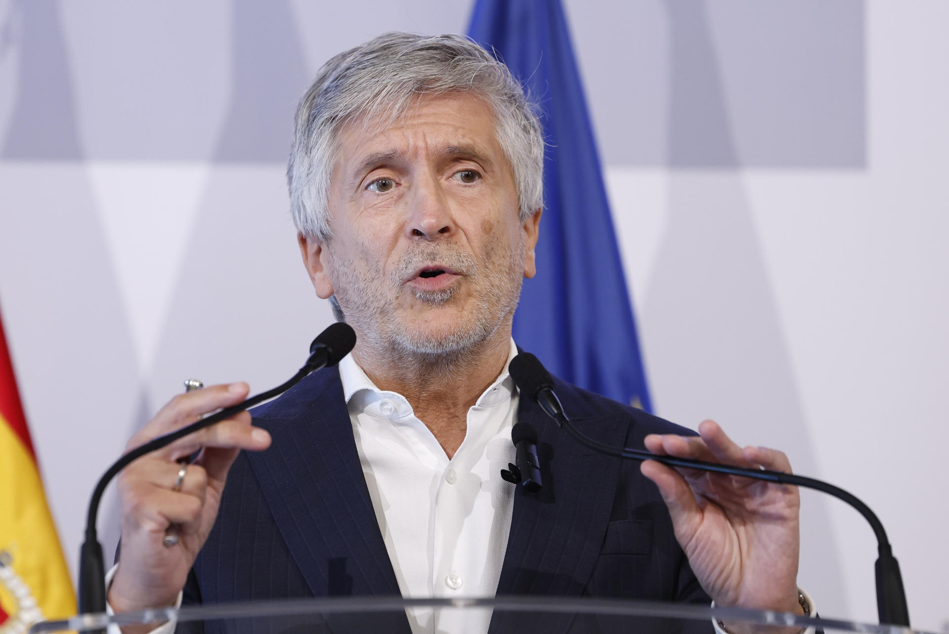 MADRID, 04/08/2026.- El ministro del Interior, Fernando Grande-Marlaska, durante la rueda de prensa que ha ofrecido este martes en Madrid tras asistir a la reunión del consejo extraordinario de ministros del Interior de la UE celebrada de manera telemática, para analizar la situación tras la crisis migratoria ocurrida en Ceuta la pasada semana. EFE/ Chema Moya