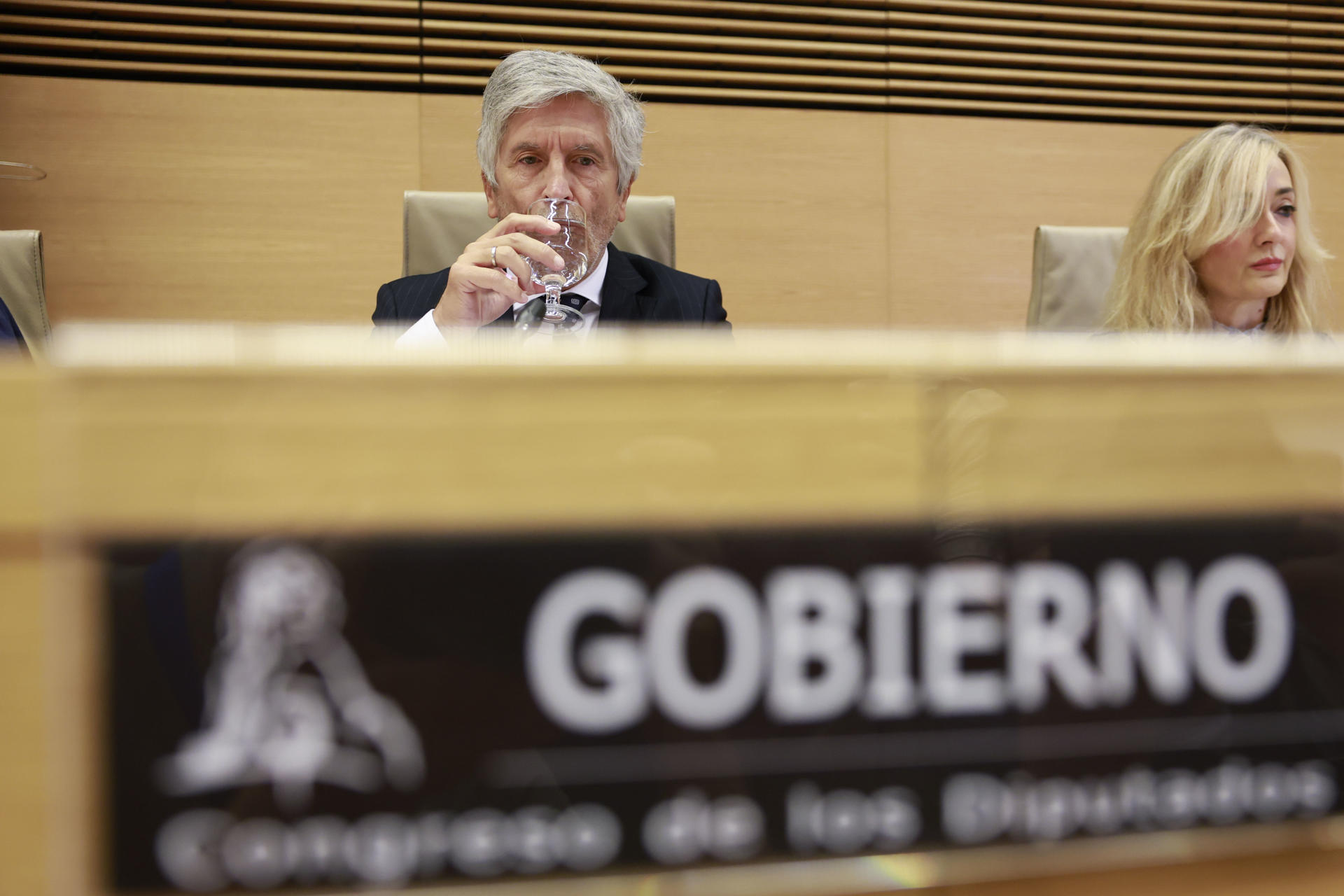 MADRID, 25/08/2026.- El ministro del Interior, Fernando Grande-Marlaska, acompañado por la presidenta de la Comisión, María Carmen Castilla (d), del PSOE, comparece este viernes a petición propia en la comisión de Interior del Congreso para informar de la gestión de su departamento en torno a la crisis migratoria de Ceuta. EFE/Chema Moya