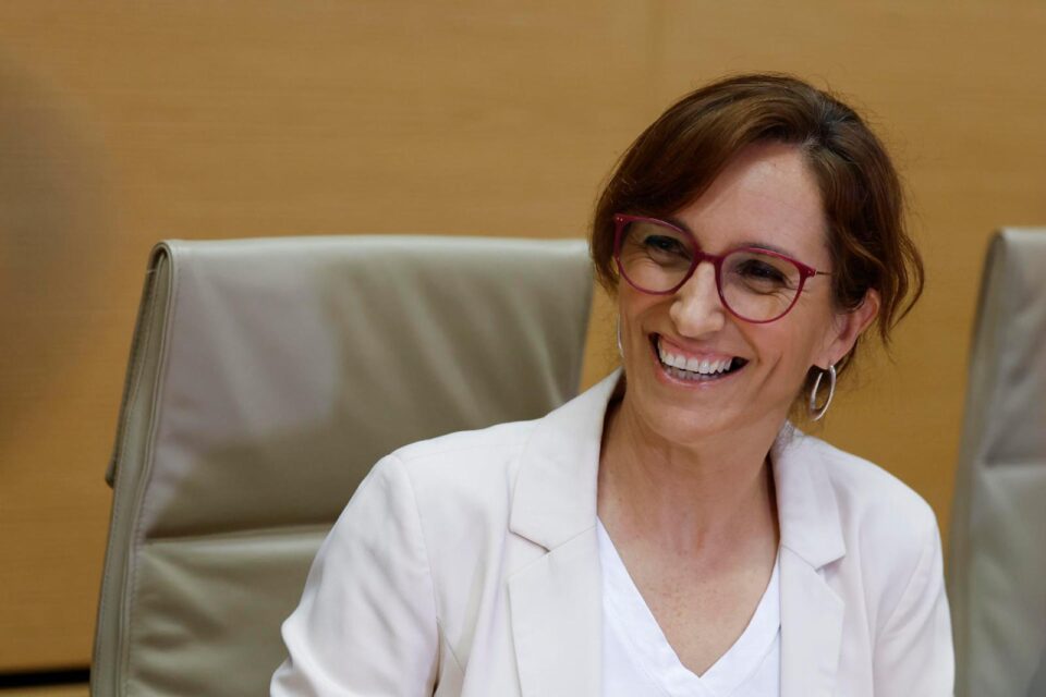 La ministra de Sanidad, Mónica García, comparece este jueves en la Comisión de Sanidad del Congreso para informar de la gestión de sus competencias en la crisis migratoria de Ceuta. EFE/Mariscal