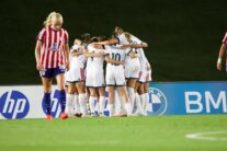 Las jugadoras Del Real Madrid celebrando el primer gol ante el Atlético de Madrid en la jornada 1 de la Liga F Moeve