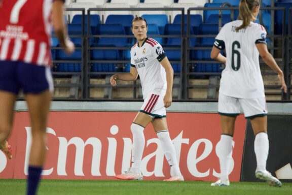 Lotte Keukelaar durante el encuentro frente al Atlético de Madrid, en la primera jornada de la Liga F Moeve