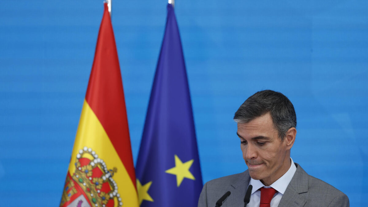 MADRID, 28/07/2026.- El presidente del Gobierno, Pedro Sánchez, hace balance este martes de un difícil curso político marcado por diversas causas judiciales que afectan al PSOE o a su entorno familiar y por la falta de acuerdos que han impedido aprobar el decreto previsto sobre vivienda y alejan la posibilidad de unos nuevos presupuestos. EFE/ Mariscal