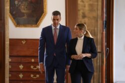 El presidente del Gobierno, Pedro Sánchez, y la presidenta de Baleares, Marga Prohens.