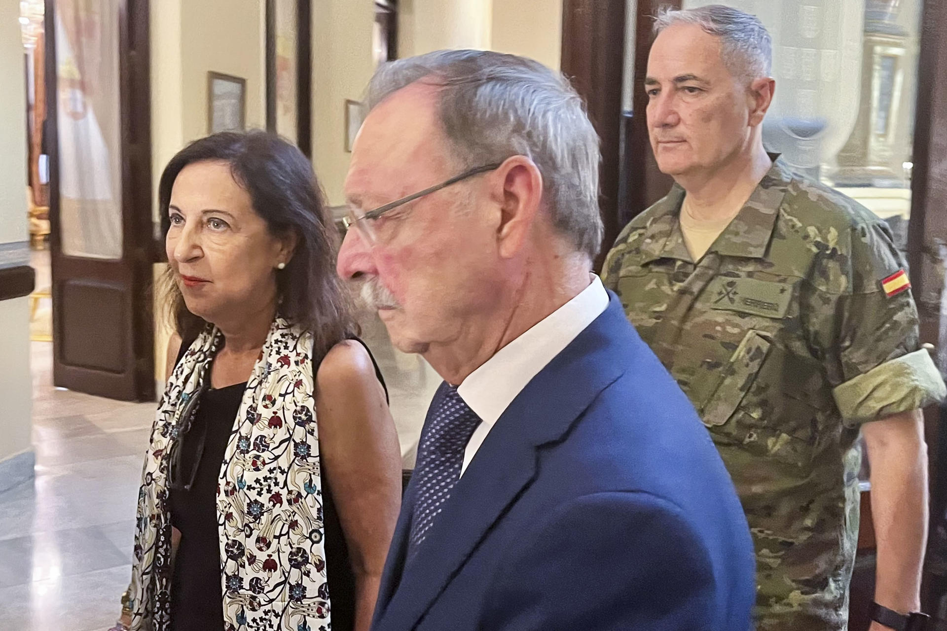 CEUTA, 12/08/2026.- La ministra de Defensa, Margarita Robles, a su llegada al encuentro mantenido con el presidente de la ciudad autónoma, Juan Jesús Vivas, este miércoles en Ceuta. EFE/Reduan