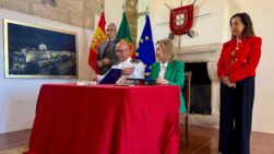 De izquierda a derecha: ministro portugués Nuno Melo, contralmirante António Mateus, secretaria de Estado Amparo Valcarce y ministra Margarita Robles durante firma de acuerdo bilateral