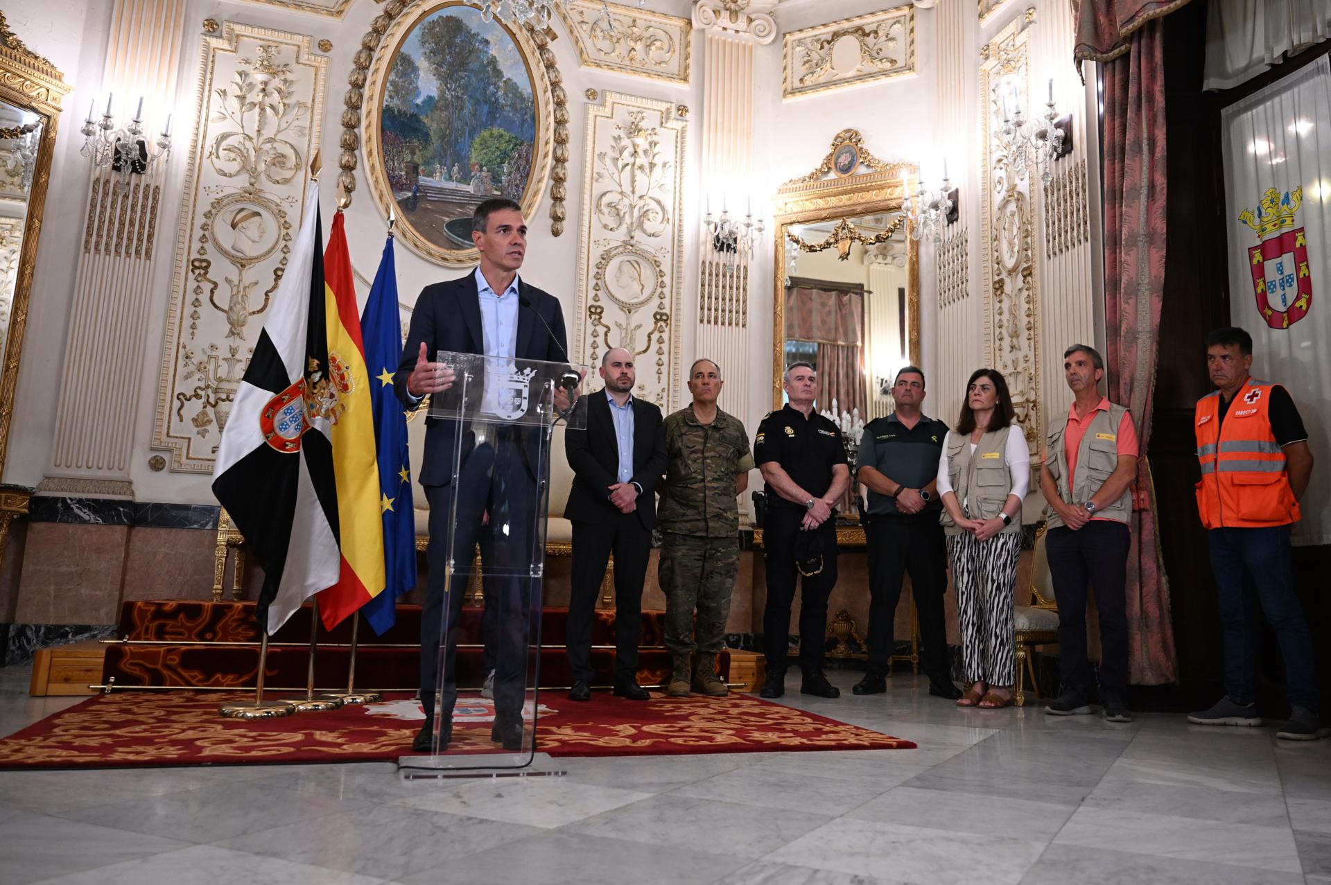 Ceuta (Spain), 31/07/2026.- A handout photo made available by the Spanish Prime Minister's Office shows Spanish Prime Minister Pedro Sanchez as he speaks at a press conference in Ceuta, Spain, 31 July 2026. Sanchez traveled to the autonomous city following the arrival of thousands of migrants from Morocco. (Marruecos, España) EFE/EPA/Borja Puig de la Bellacasa/Moncloa HANDOUT -- MANDATORY CREDIT -- IMAGE TO BE USED ONLY IN RELATION TO THE STATED EVENT -- HANDOUT EDITORIAL USE ONLY/NO SALES
