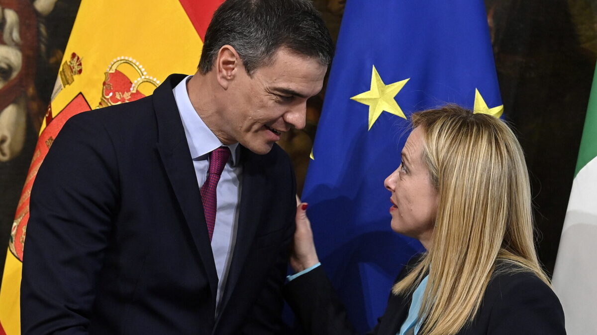 Rome (Italy), 05/04/2023.- Spanish Prime Minister Pedro Sanchez (L) and Italian Prime Minister Giorgia Meloni (R) hold a joint press conference following their meeting in Rome, Italy, 05 April 2023. (Italia, España, Roma) EFE/EPA/RICCARDO ANTIMIANI