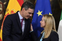 Rome (Italy), 05/04/2023.- Spanish Prime Minister Pedro Sanchez (L) and Italian Prime Minister Giorgia Meloni (R) hold a joint press conference following their meeting in Rome, Italy, 05 April 2023. (Italia, España, Roma) EFE/EPA/RICCARDO ANTIMIANI