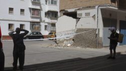 FOTODELDÍA - GRANADA,18/08/2026.- Desperfectos en una cochera del barrio granadino del Zaidón después de los numerosos terremotos registrados en Granada este martes. EFE/Pepe Torres.