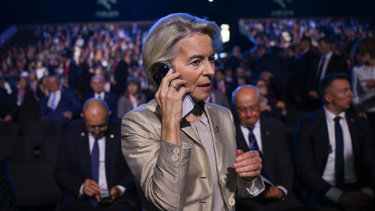 GDANSK (Poland), 25/06/2026.- European Commission President Ursula von der Leyen attends the opening session of the Ukraine Recovery Conference 2026 at the European Solidarity Centre in Gdansk, Poland, 25 June 2026. The Ukraine Recovery Conference, co-hosted by Poland and Ukraine, takes place on 25 and 26 June 2026. (Polonia, Ucrania) EFE/EPA/ADAM WARZAWA POLAND OUT
