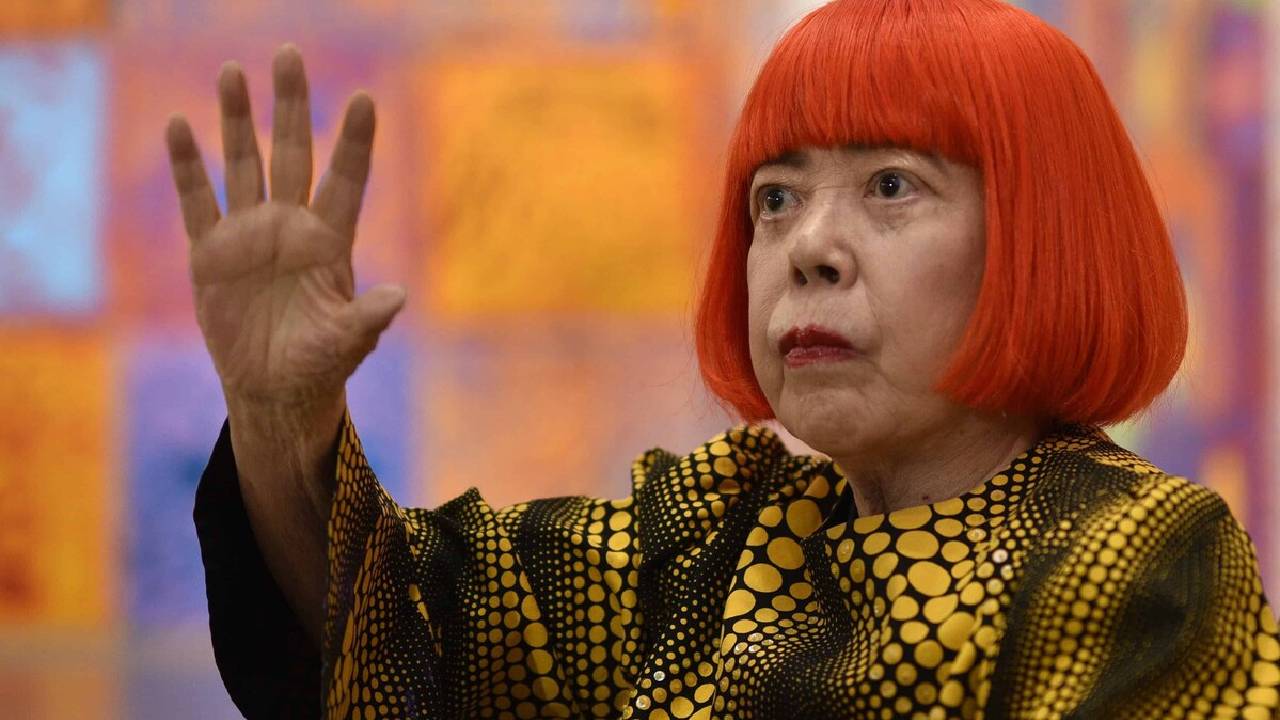 muere-yayoi-kusama-a-los-97-a-os-la-artista-que-convirti-los-puntos-y