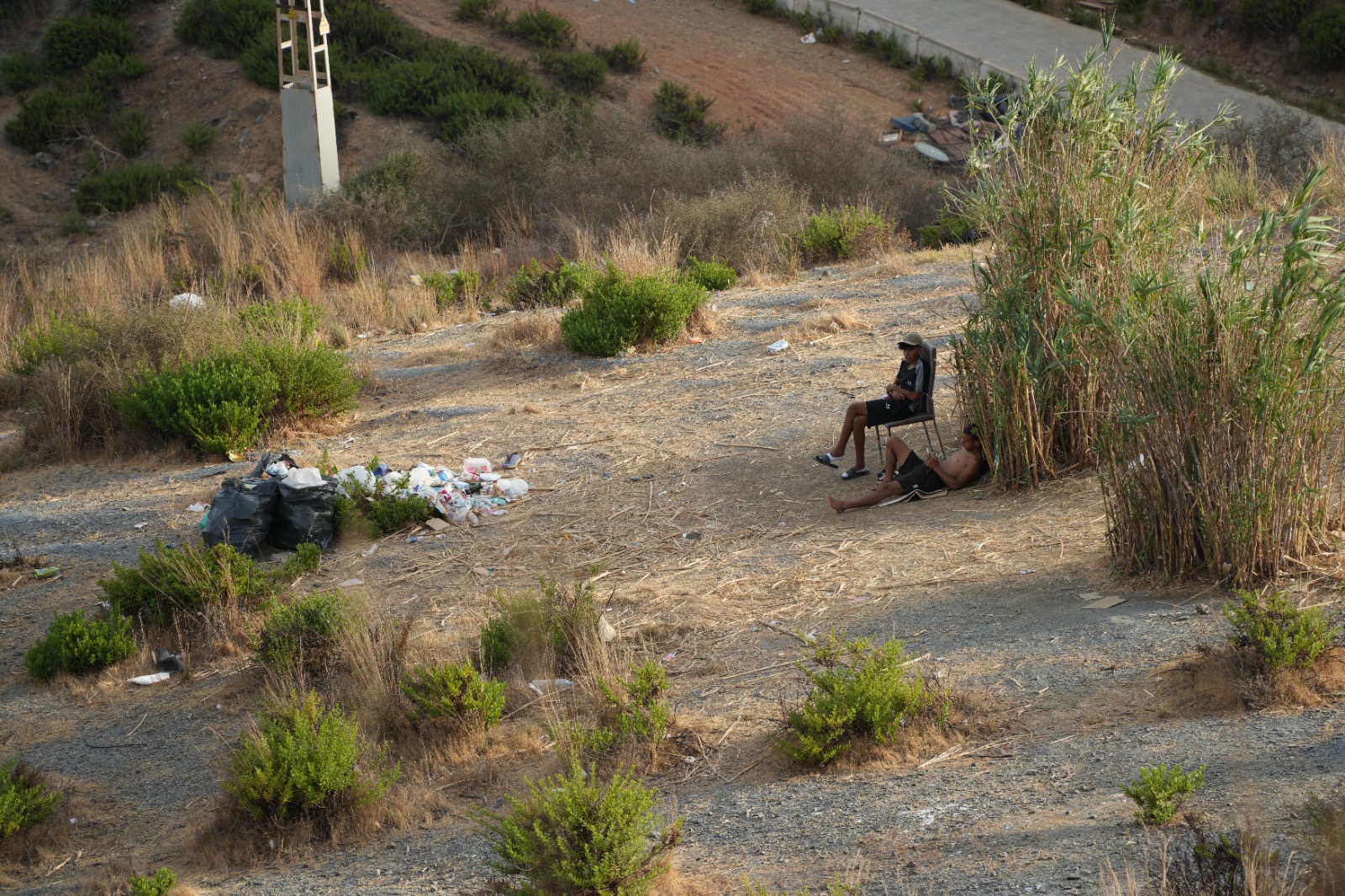 La zona de Loma Colmenar, junto al párking, un día antes de que fueran trasladados los subsaharianos.