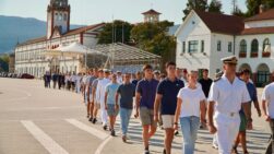 Nuevos alumnos ingresan en la Escuela Naval Militar de Marín para iniciar su formación como oficiales