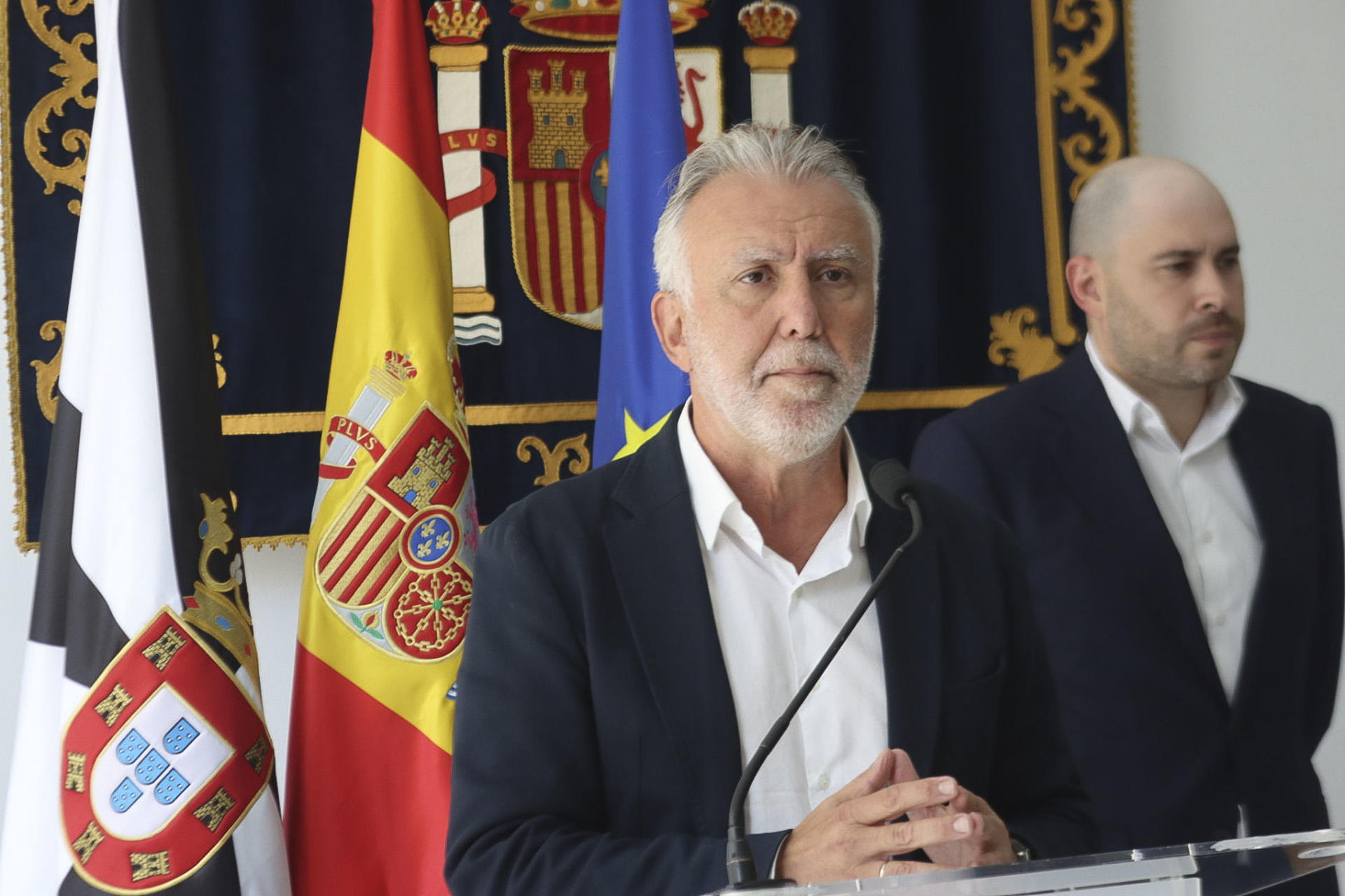 CEUTA, 10/08/2026.- El ministro de Política Territorial y Memoria Democrática, Ángel Víctor Torres, comparece ante la prensa tras la reunión de coordinación con el presidente de Ceuta, Juan Jesús Vivas, este lunes en el Palacio de la Asamblea. EFE/ Reduan