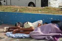 Menores durmiendo en las calles de Ceuta.