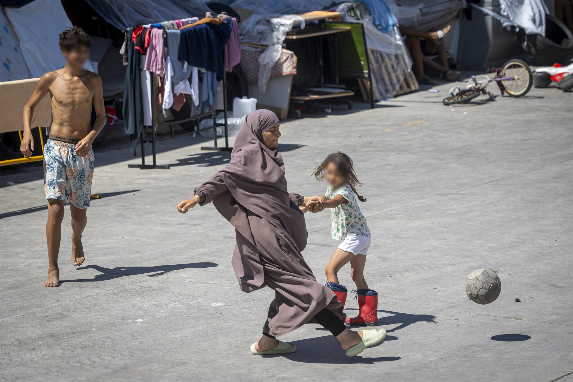 Varios niños, a 22 de agosto de 2026, en Ceuta (España). - Marcos Moreno - Europa Press