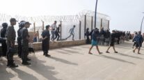 Un grupo de migrantes regresando de Ceuta.