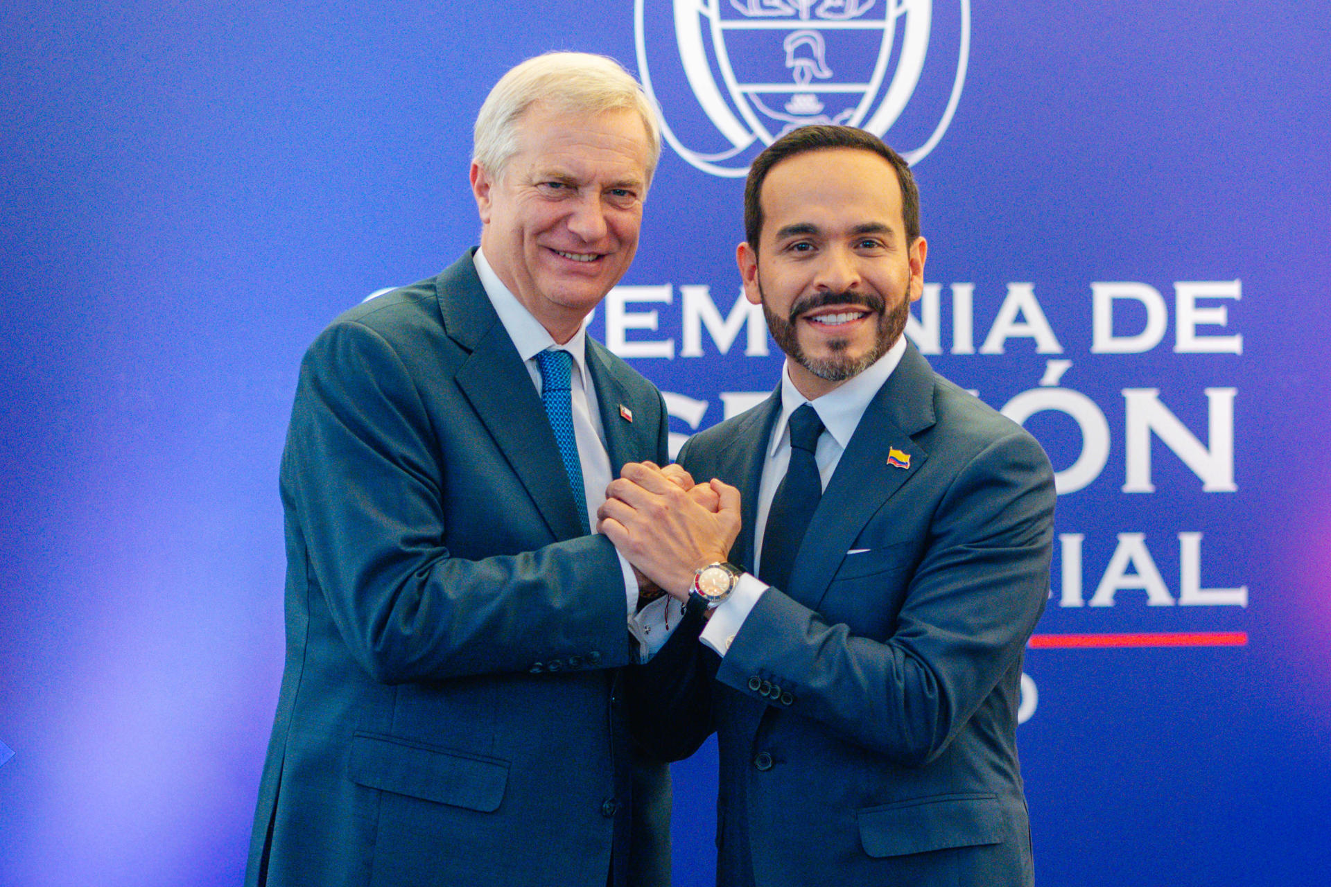 Fotografía cedida por la Presidencia de Chile que muestra a su mandatario, José Antonio Kast (i), saludando al presidente electo de Colombia, Abelardo de la Espriella, durante una reunión bilateral este viernes, en Cali (Colombia). EFE/ Presidencia de Chile /SOLO USO EDITORIAL/ NO VENTAS/ SOLO DISPONIBLE PARA ILUSTRAR LA NOTICIA QUE ACOMPAÑA (CRÉDITO OBLIGATORIO)