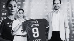Esther González durante la presentación con su nuevo equipo, Al Qadsiah