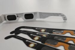 Gafas homologadas para el eclipse solar - Sociedad